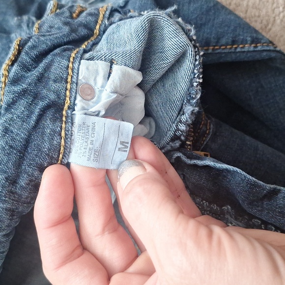 Distressed jeans - Picture 3 of 3